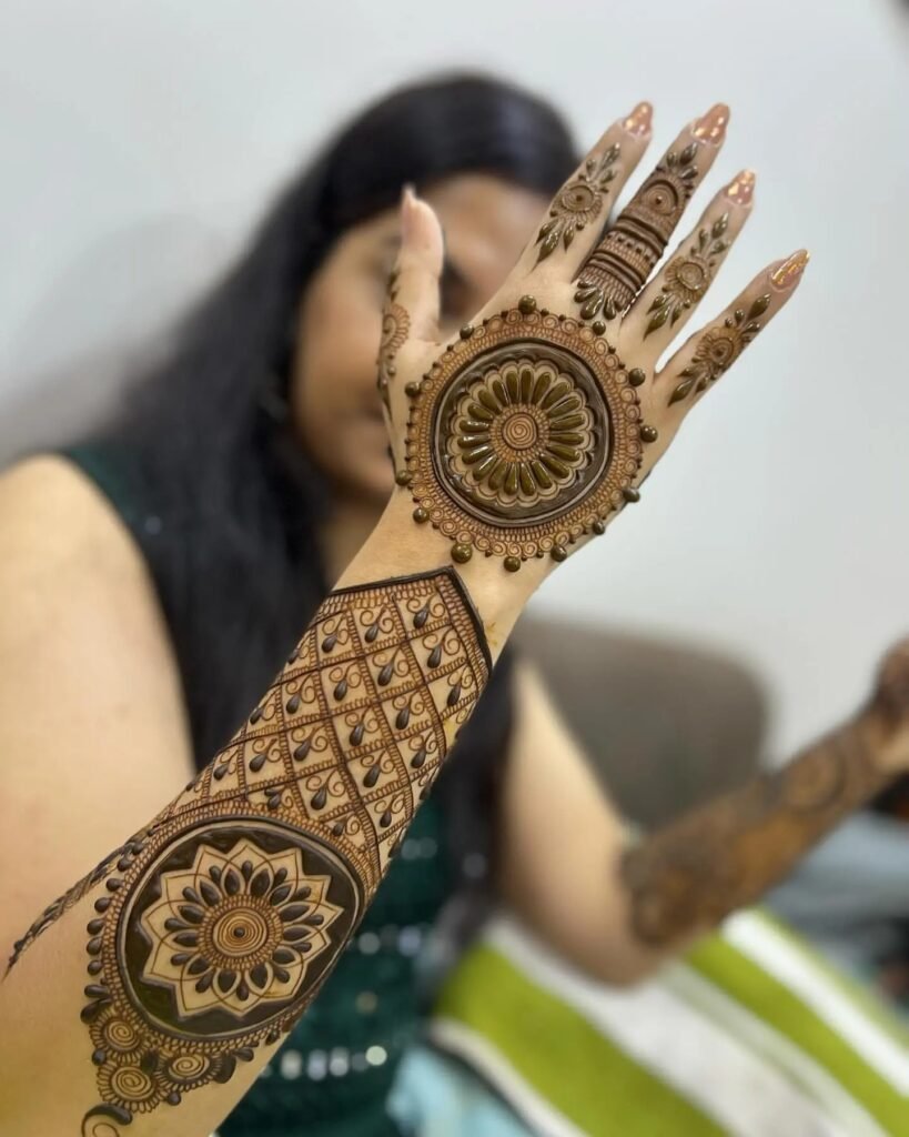 Easy Simple Circle Mehndi Design