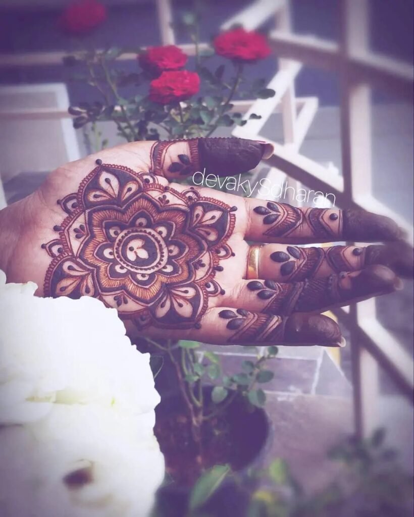 Easy Simple Circle Mehndi Design